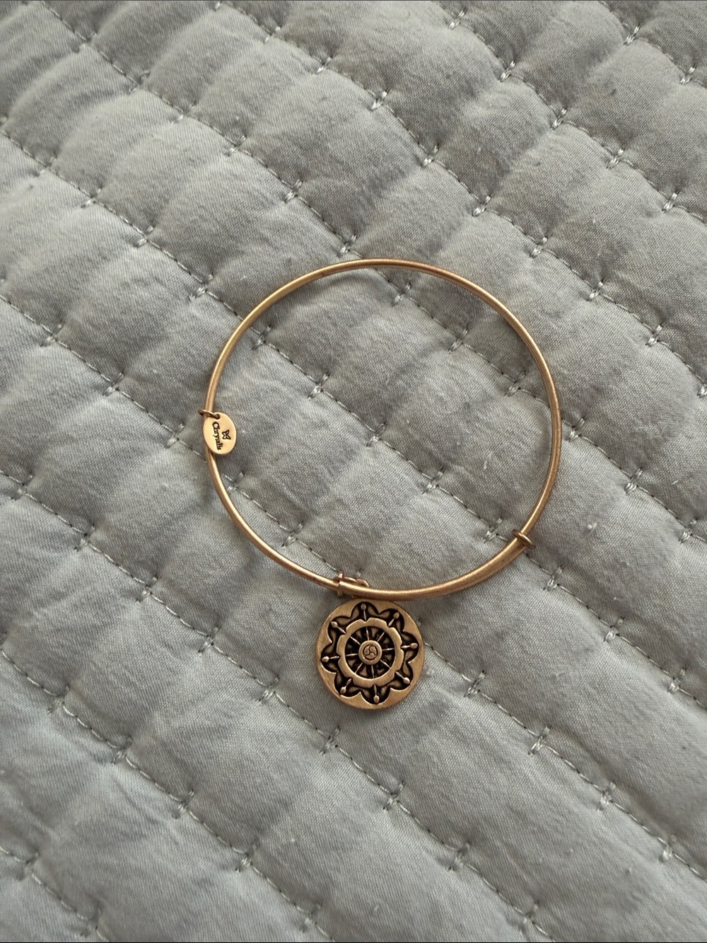 Gold Sea-inspired Bangle Bracelet